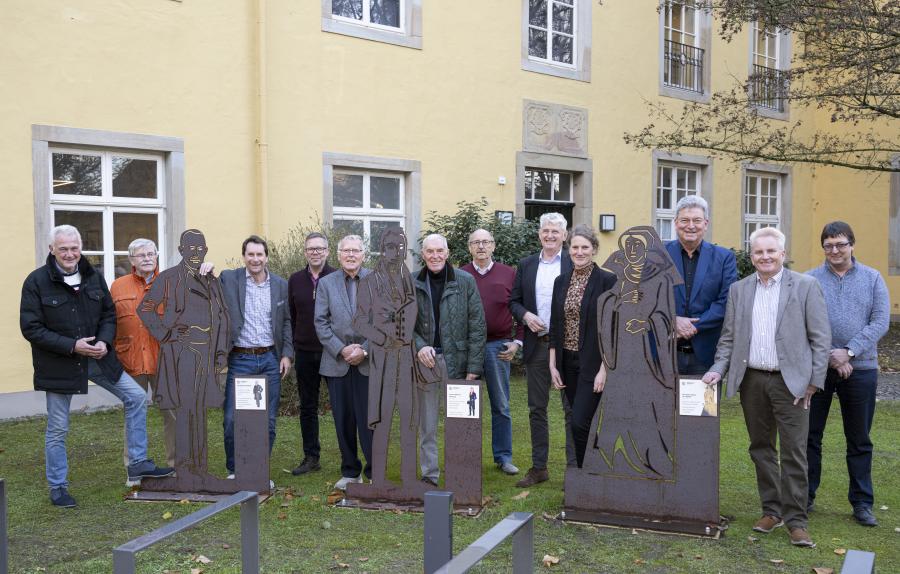 Bildunterschrift: Auf Einladung von Kreisrat Matthias Selle (3. von rechts) kam das Kuratorium des Museums im Kloster zusammen. Foto: Landkreis Osnabrück/Hermann Pentermann