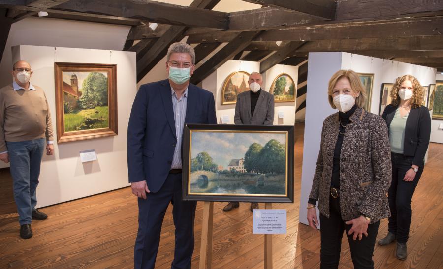 Erfreut über die Eröffnung der neuen Sonderausstellung im Museum im Kloster zeigten sich (von links) Manfred Kalmlage (Kreisheimatbund Bersenbrück), Kreisrat Matthias Selle, Franz Buitmann (Kreisheimatbund Bersenbrück), Kunsthistorikerin Ulrike Hamm und Katharina Pfaff (Kulturbüro Landkreis Osnabrück). Foto: Landkreis Osnabrück/Uwe Lewandowski