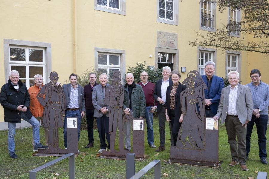 Bildunterschrift: Auf Einladung von Kreisrat Matthias Selle (3. von rechts) kam das Kuratorium des Museums im Kloster zusammen. Foto: Landkreis Osnabrück/Hermann Pentermann