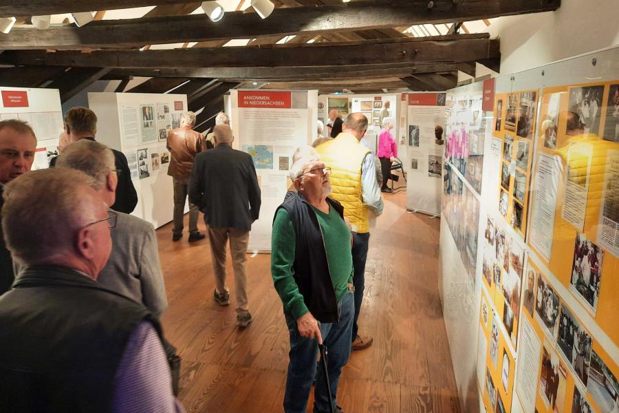 Von Flucht, Ankunft und Aufbau: Die aktuelle Sonderausstellung "Vom Ihr zum Wir"