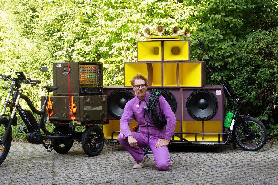 Captain Yossarian wird am 9. September mit seinem Fahrrad-Sound System DUBTRAIN.ONE im Bersenbrücker Museumsgarten für die passende Stimmung zum Ausklang der Ausstellung „Dub Museum“ sorgen. Foto: Manuel da Coll